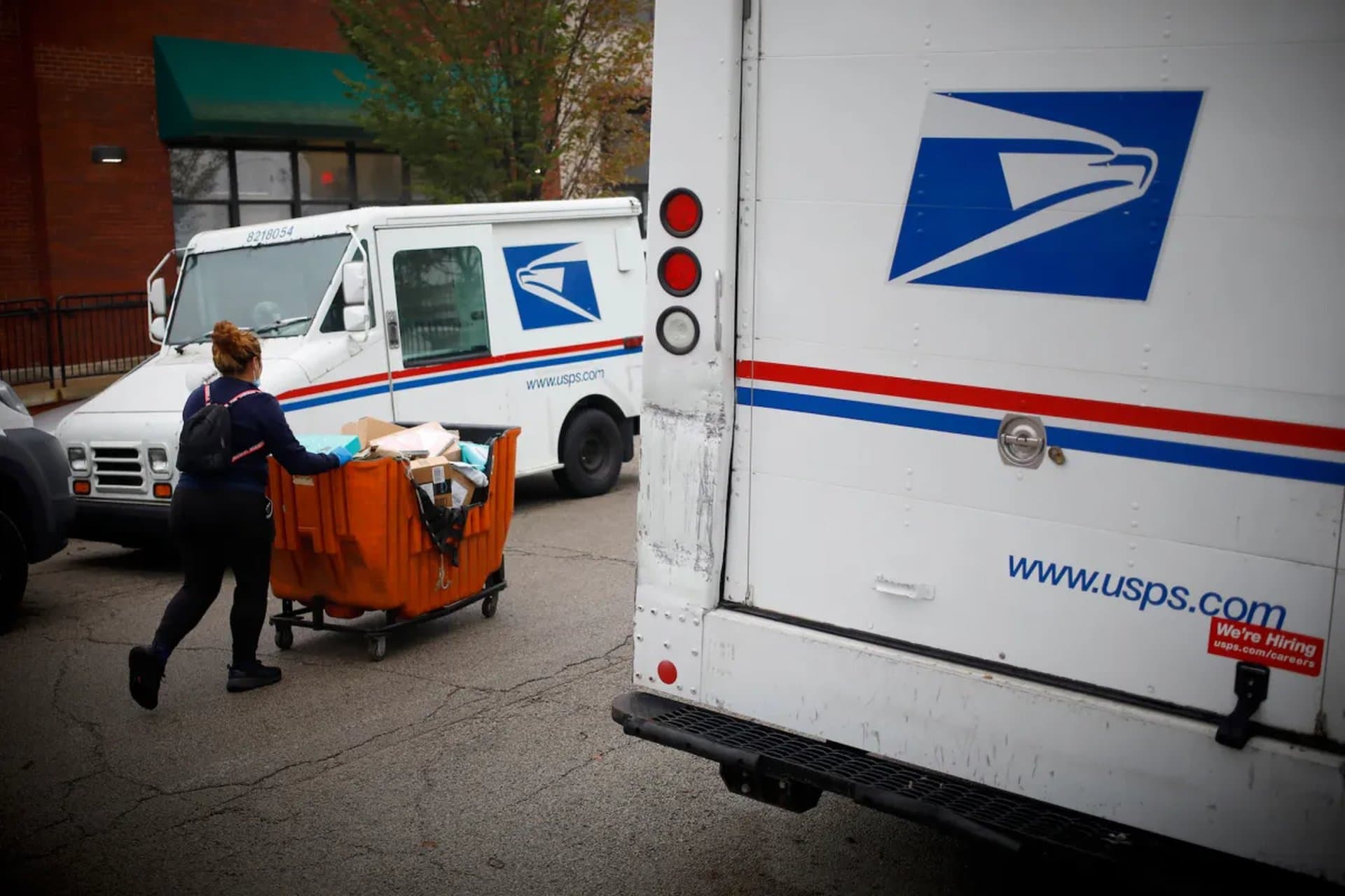 Amazon reportedly considering dropping USPS and building a competing postal service
