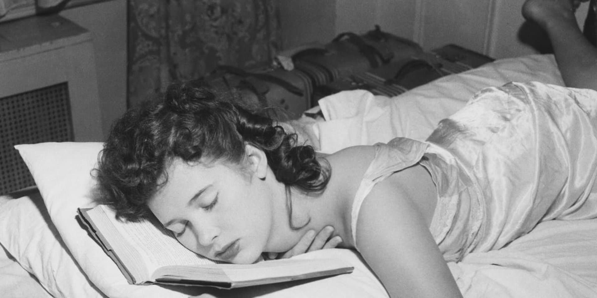 How to Fall Asleep Faster and Stay Asleep, According to Experts