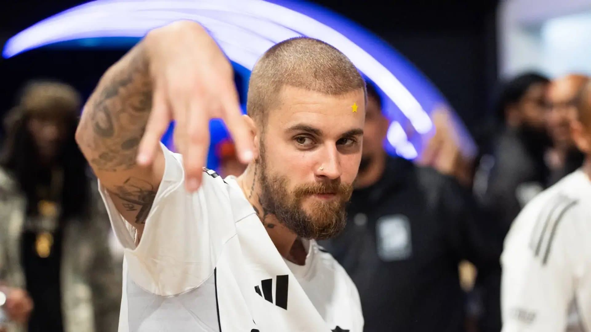 Justin Bieber Previews New Music, Admits He Feels ‘Vulnerable As Hell’ in Twitch Stream